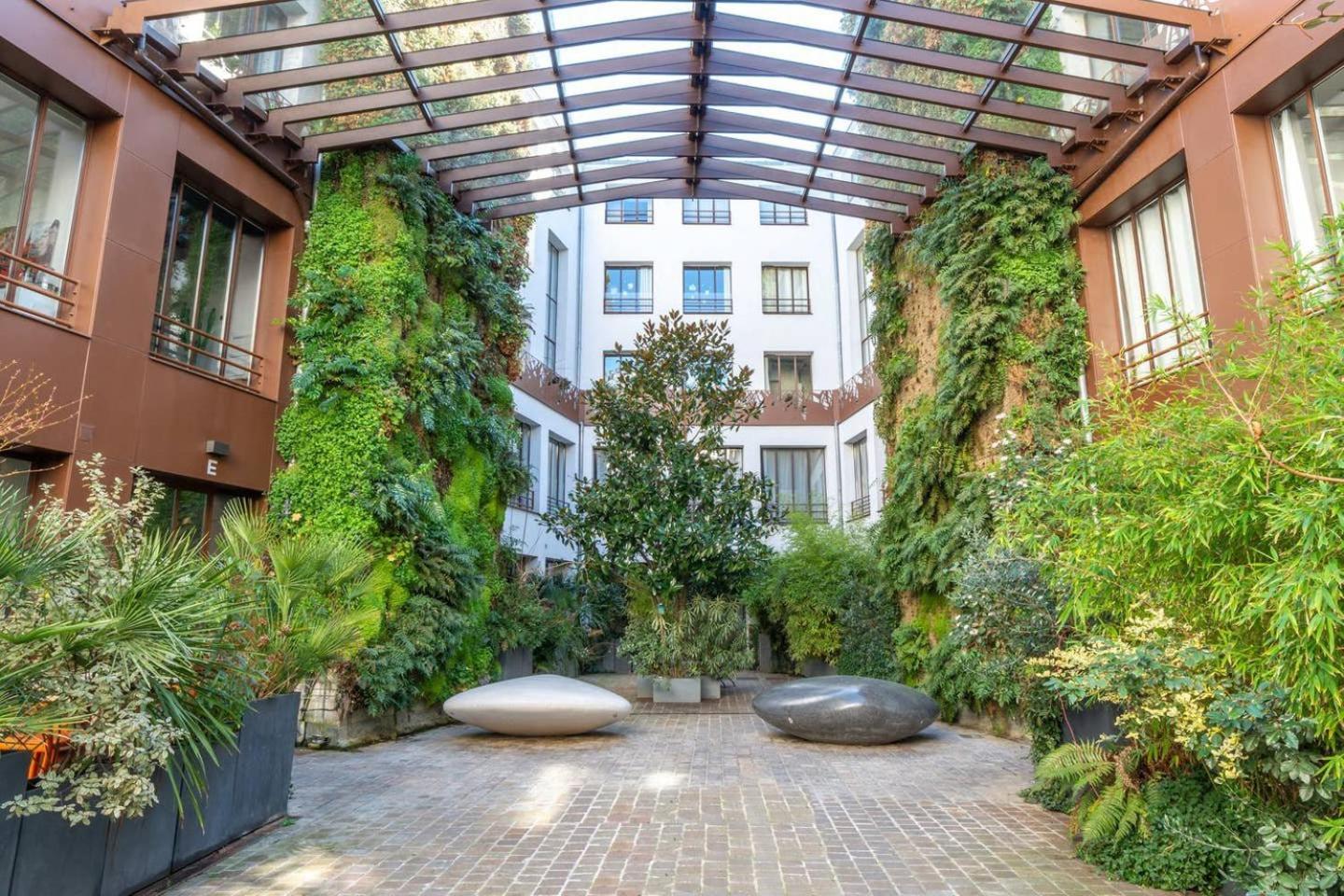 Guestready - Artist Loft With A Vertical Garden Paryż Zewnętrze zdjęcie